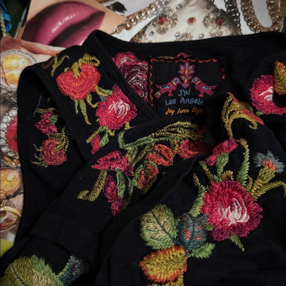 🌷🫦🌹•🌳 Johnny Was x Flowers… No Water Needed Vibes 🌳